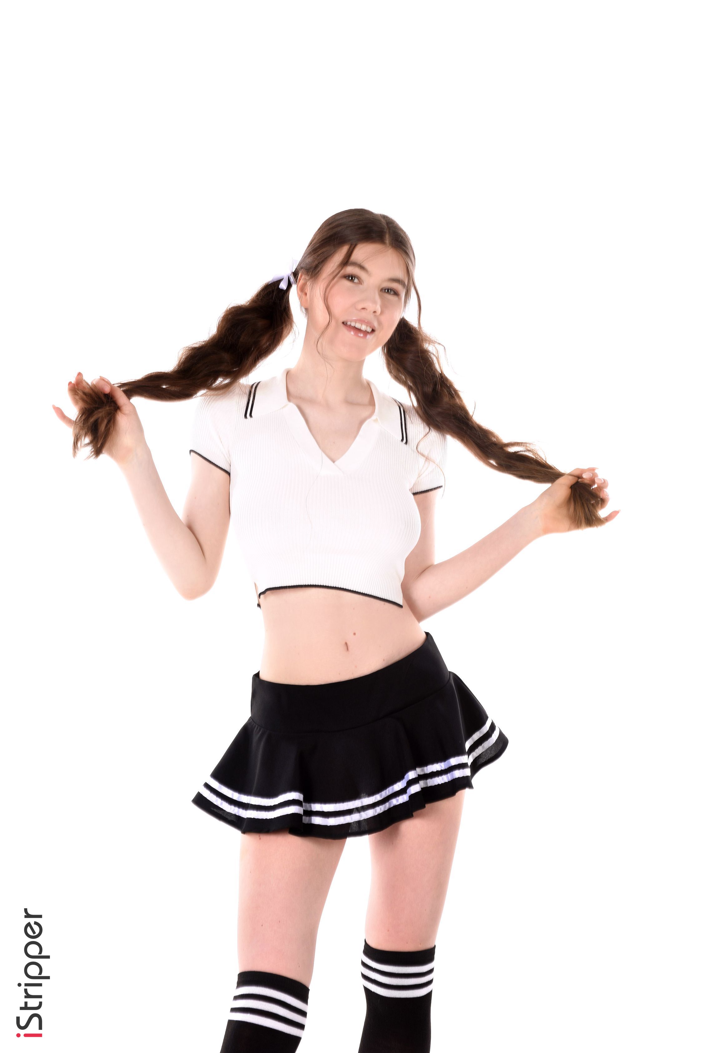 Marichka Glory in Istripper set Jeune Et Jolie