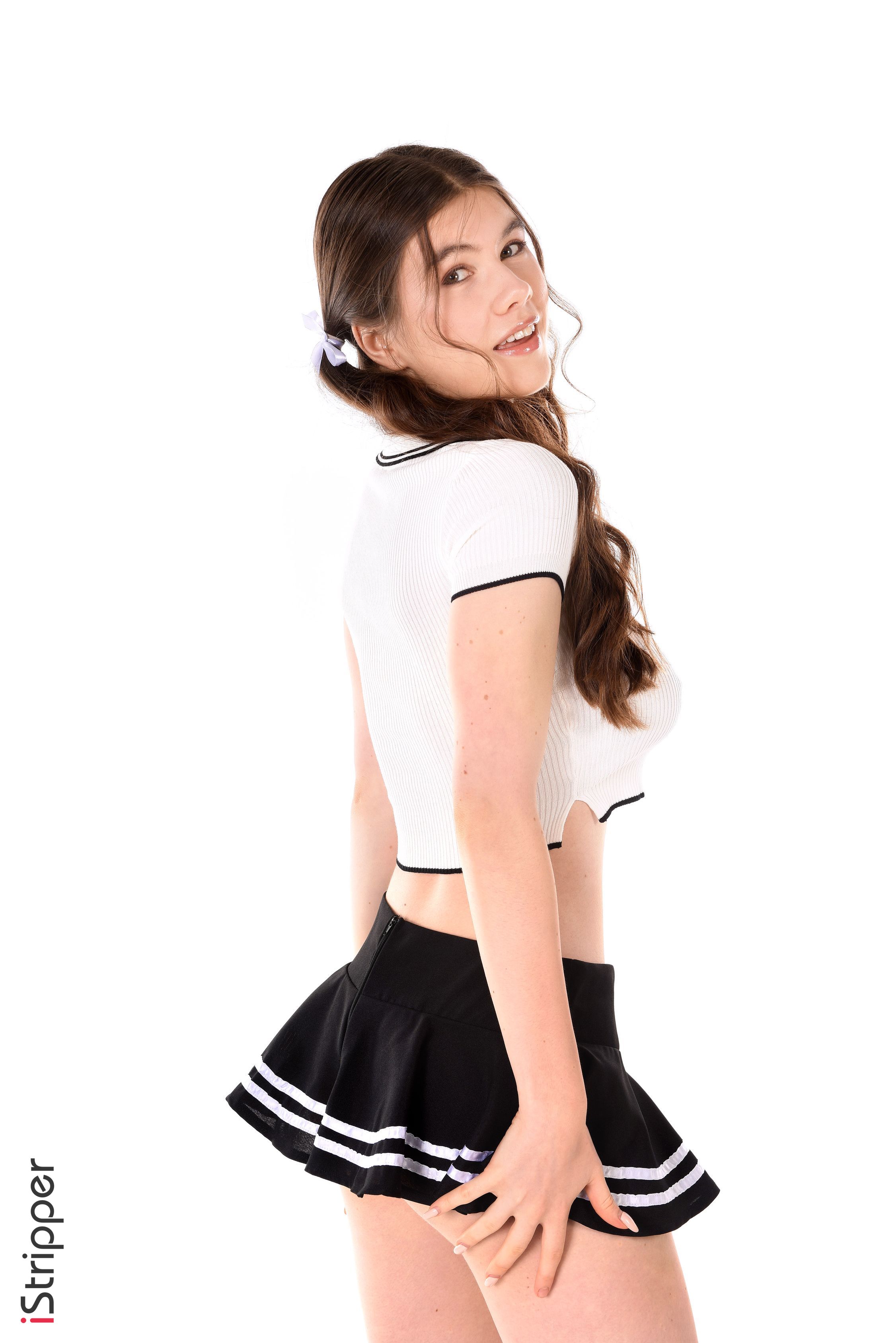 Marichka Glory in Istripper set Jeune Et Jolie