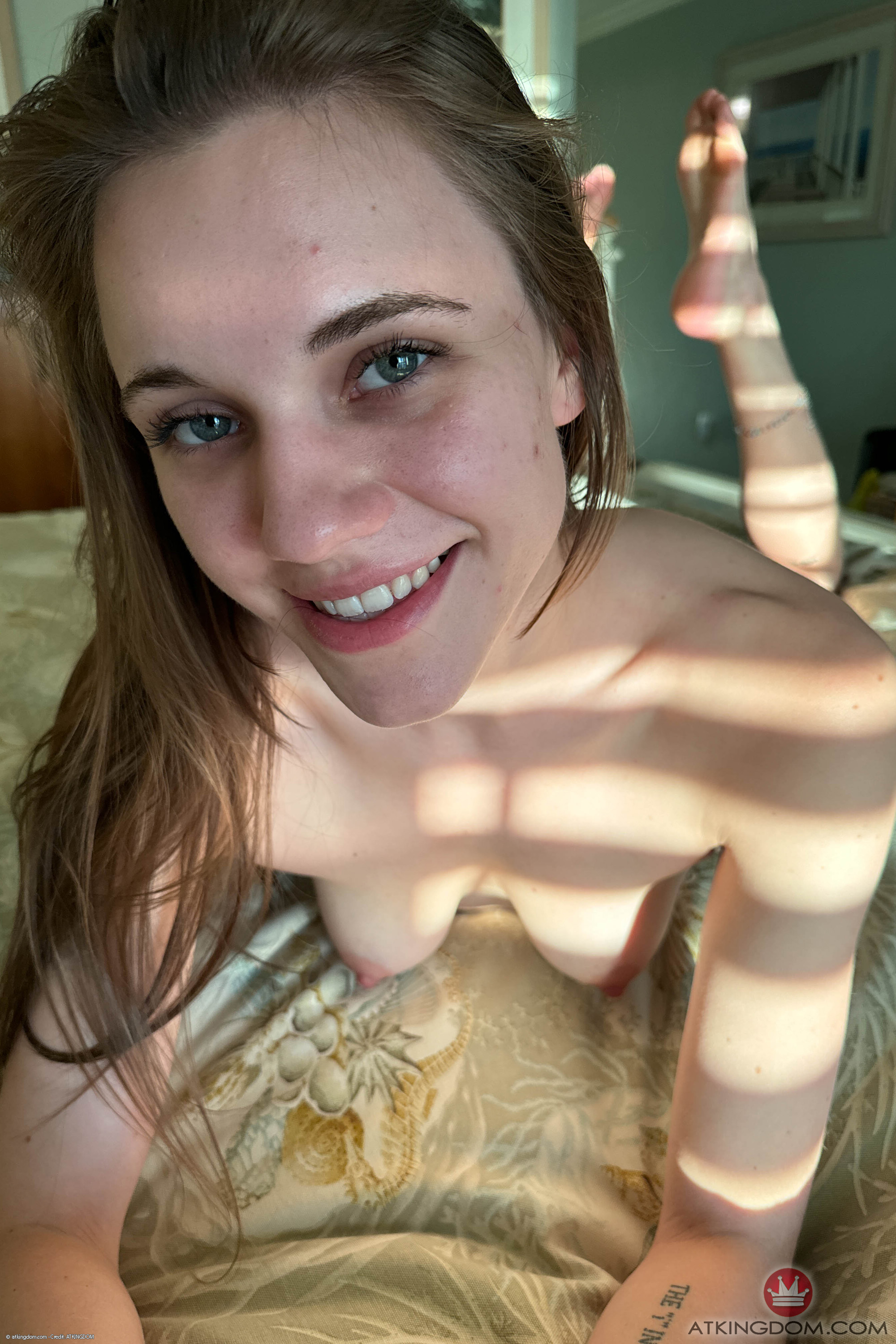 Rose Caarter in ATK Petites set Date and Spreads BTS