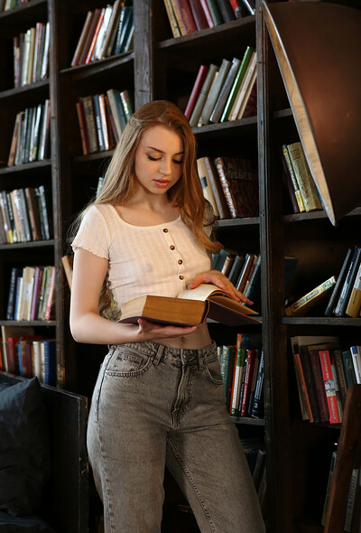 Emi Mur in Metart set Library