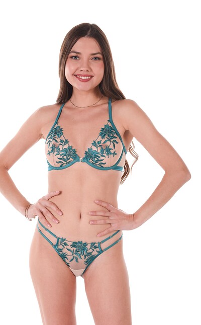 Georgia in Istripper set Detailed Seduction