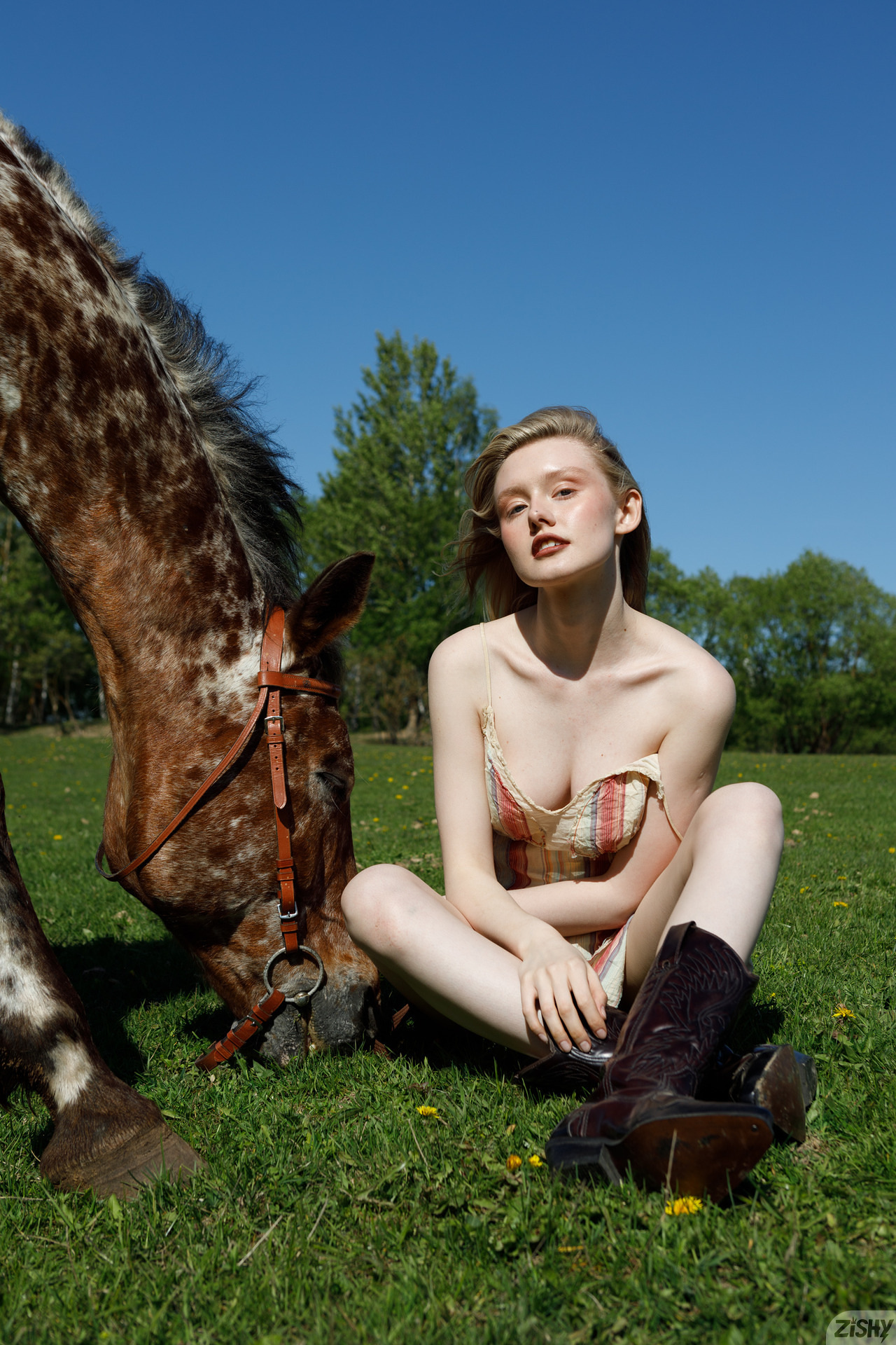Cami Sembrabella in Zishy set Western Fashion 1