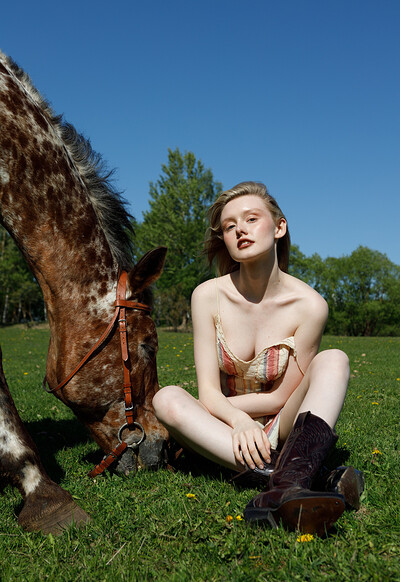 Cami Sembrabella in Zishy set Western Fashion 1