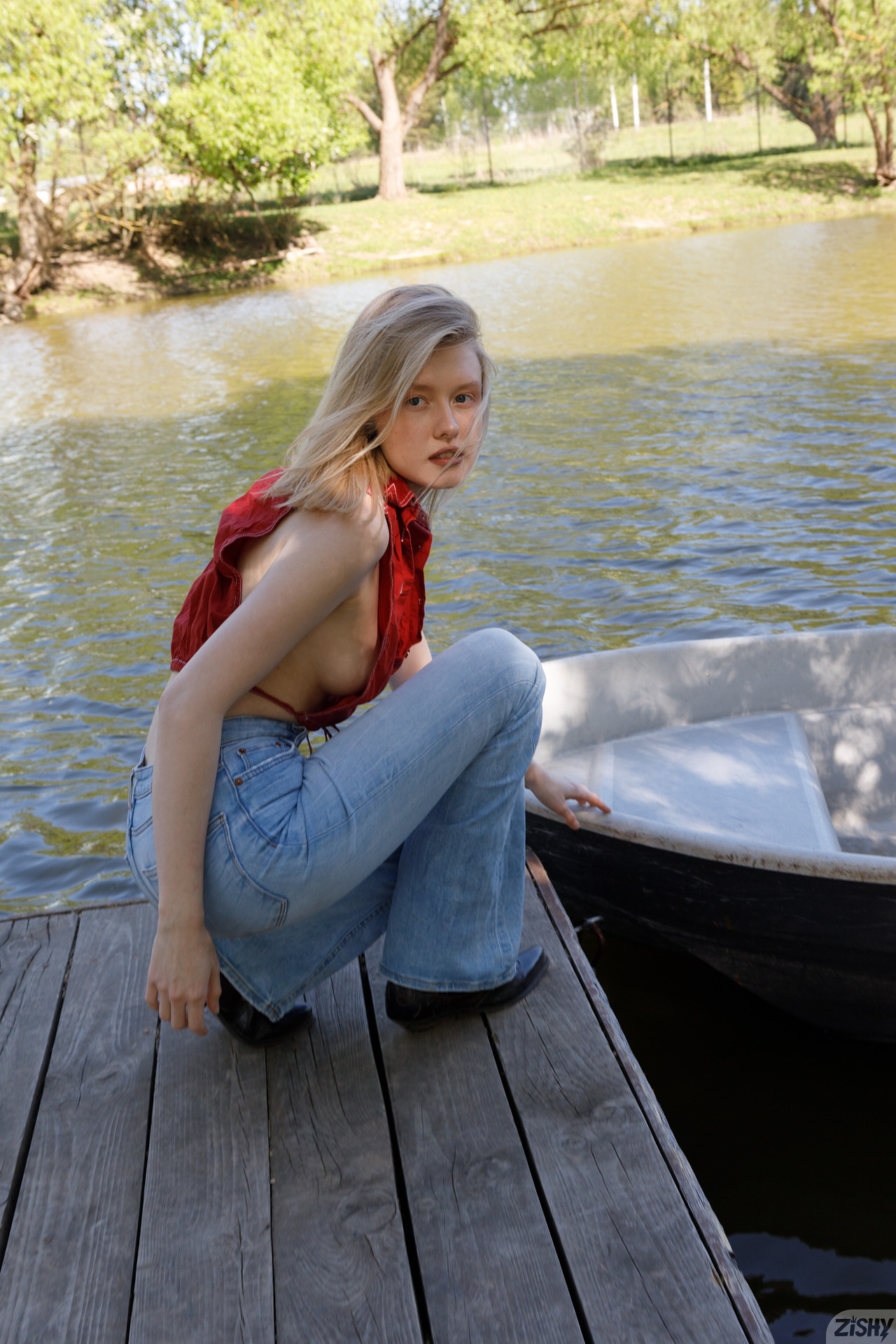 Cami Sembrabella in Zishy set Western Fashion 2