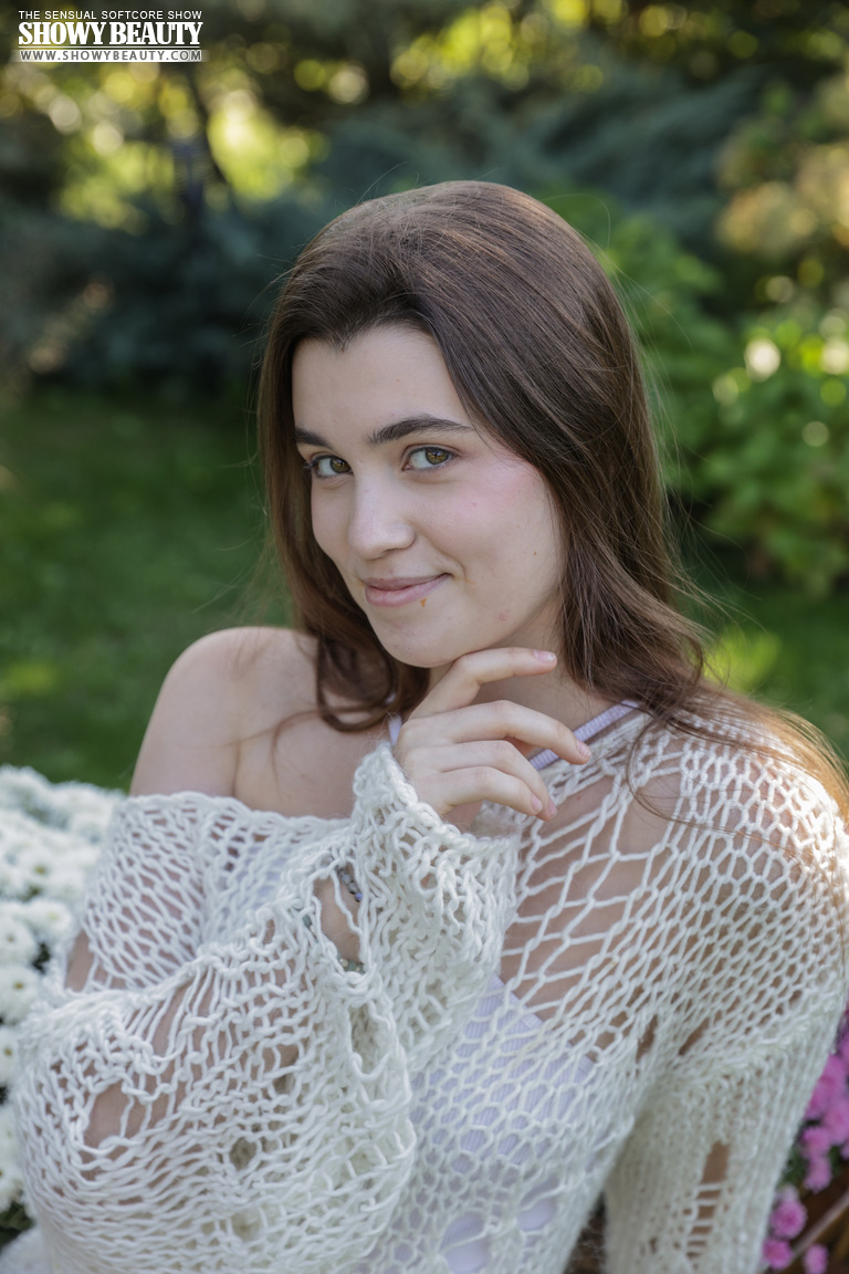 Danna in Showy Beauty set Gardening