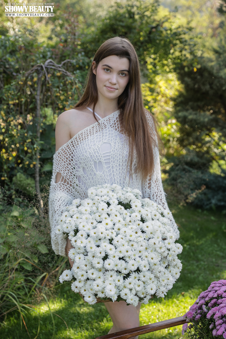Danna in Showy Beauty set Gardening