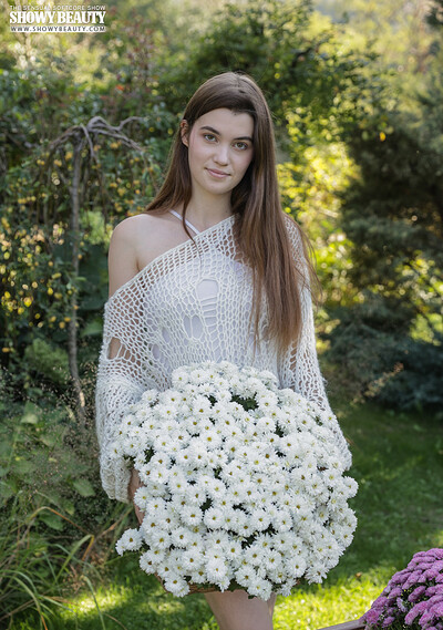 Danna in Showy Beauty set Gardening