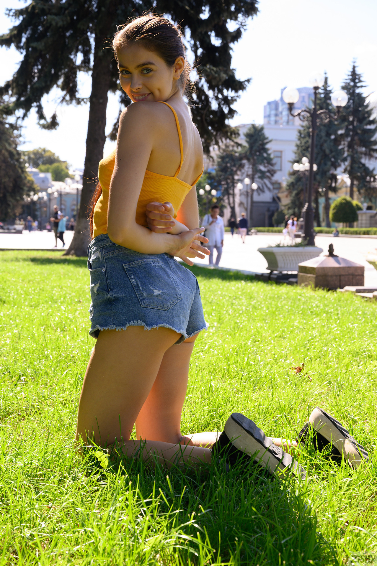 Alissa Foxy in Zishy set Spring Arrives