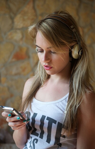 Chloe Toy in Girlfolio set Mood Music