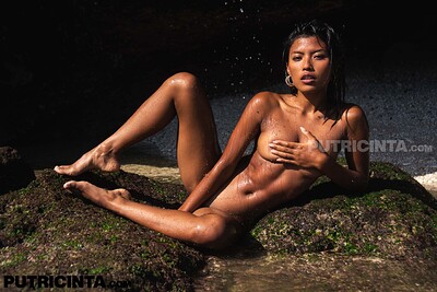 Tita Sahara in Sunkissed Siren from Putri Cinta