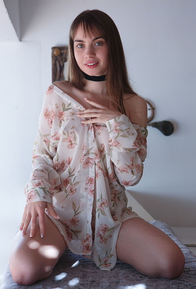Sofy Bee in Metart set Presenting Sofy Bee