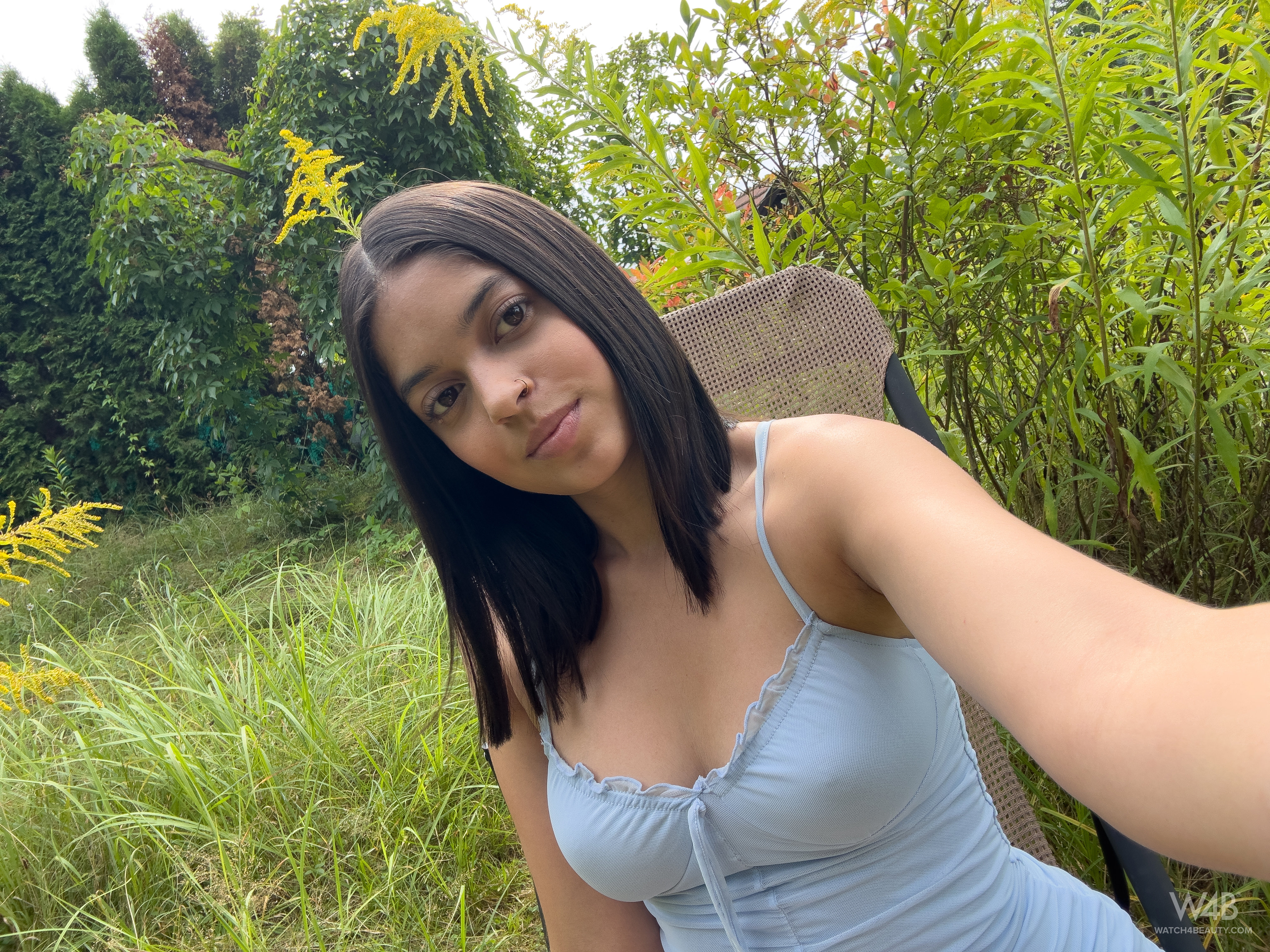 Gia Rosse in Watch 4 Beauty set Selfie 4U Garden Pee