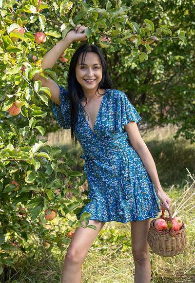 Bernie in Apple Picking from Femjoy