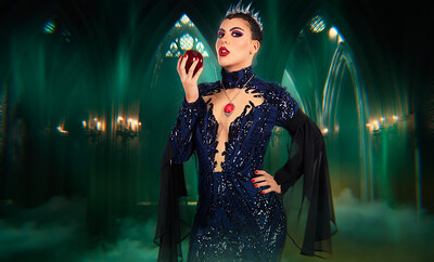 Gal Ritchie in Snow White And the Evil Queen from VR Cosplay X