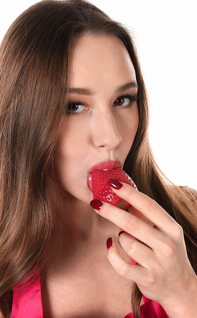 Alice Kiss in Istripper set Strawberry Kiss
