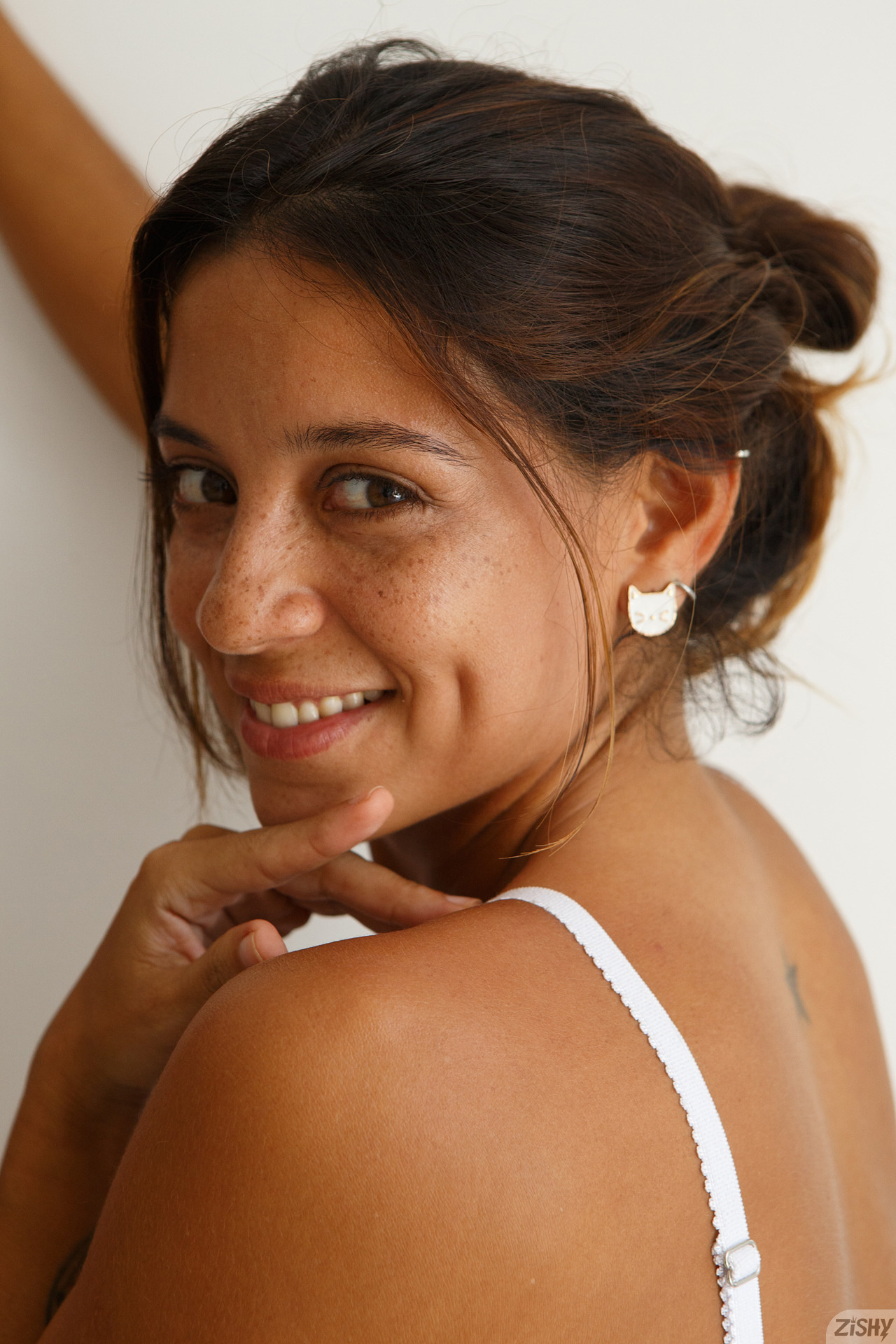 Yanira Prado in Zishy set Surf Bum 2