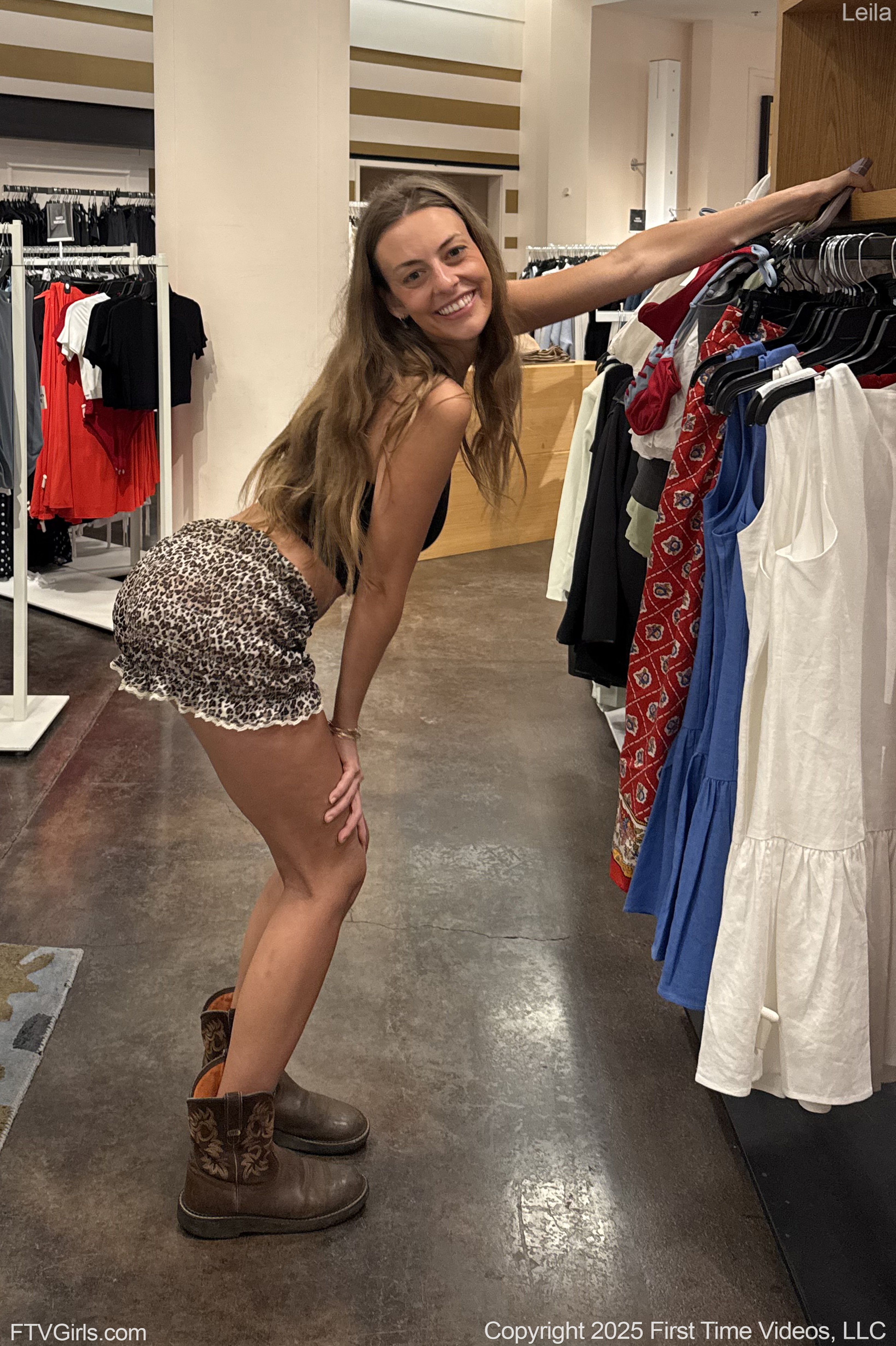 Leila in Ftv Girls set Shopping Time