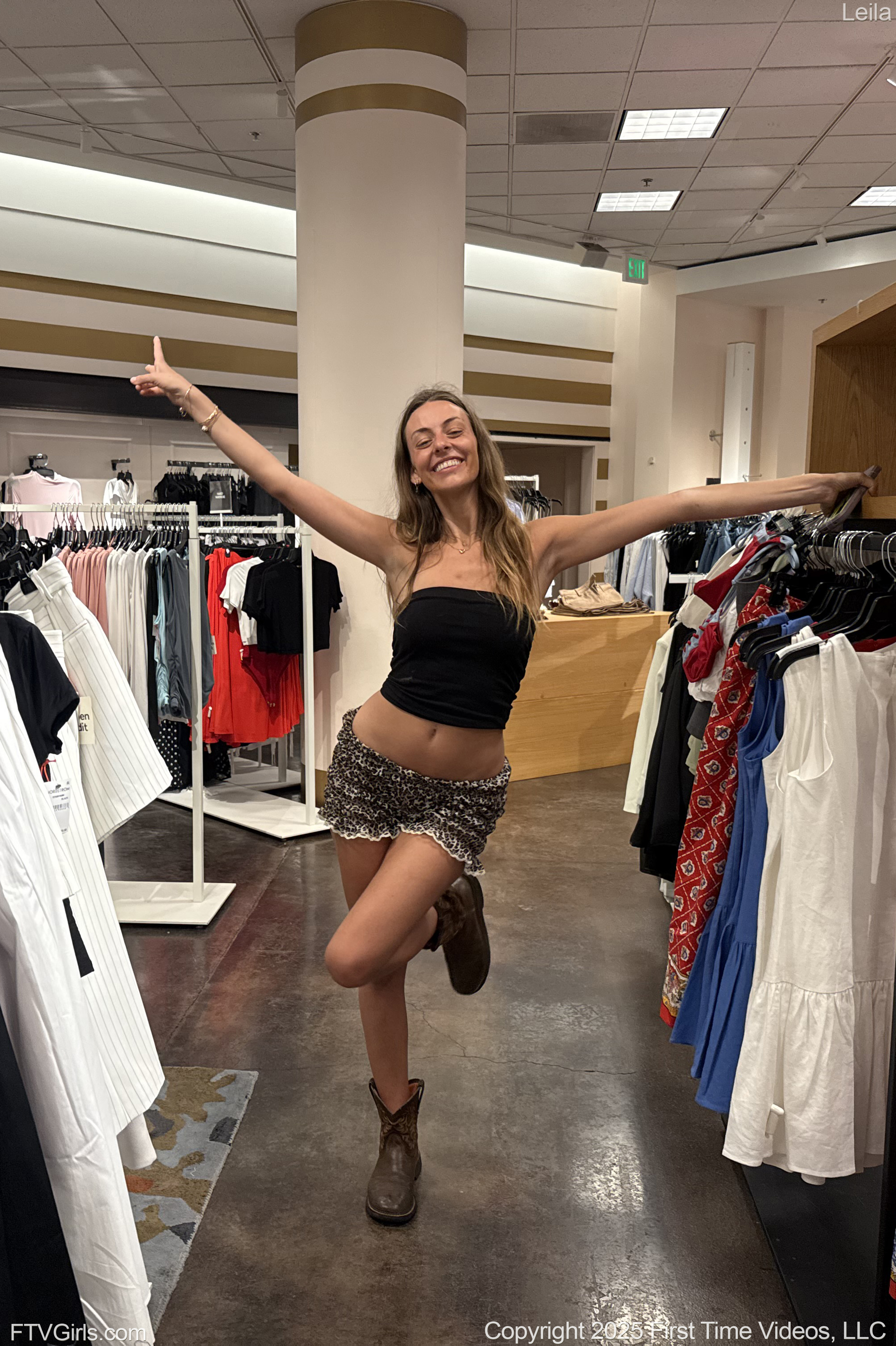Leila in Ftv Girls set Shopping Time