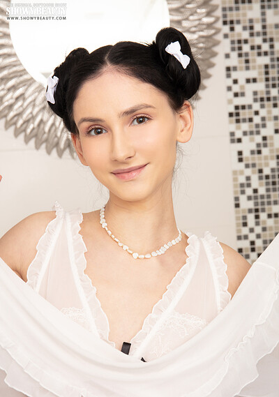Malia in Showy Beauty set Milky
