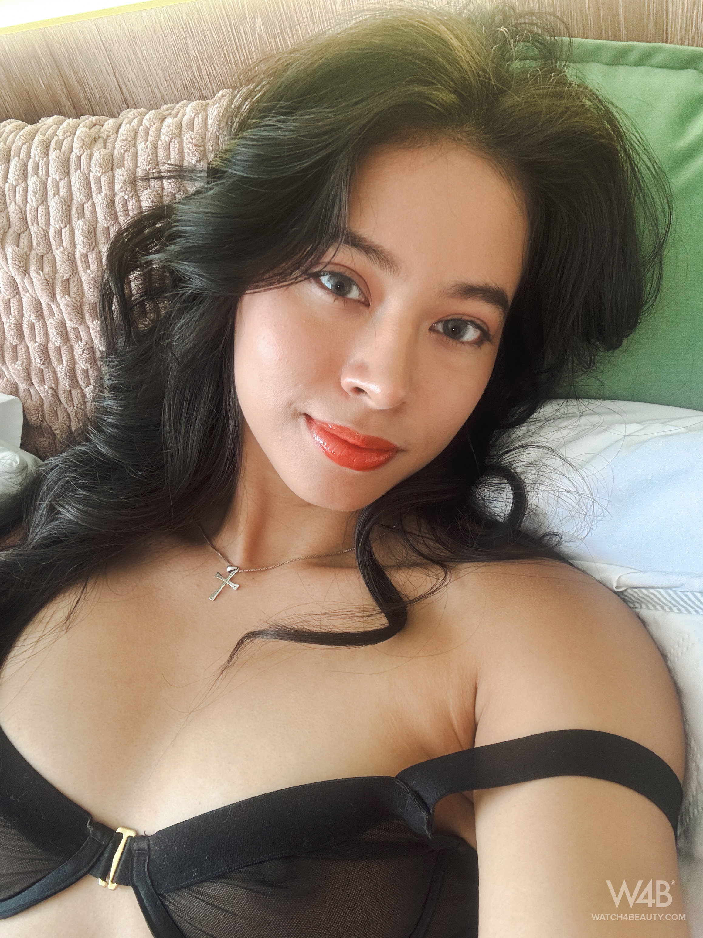Leyla Grey in Watch 4 Beauty set Selfie 4U Erotic Greeting