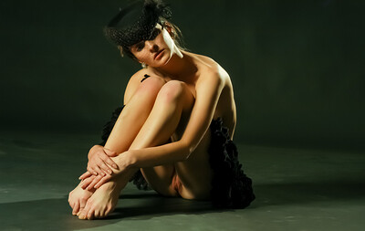 Leah X in Stunning 18 set Leah Dancing In The Shadows