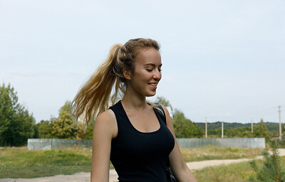 Sonya Buse in Zishy set Summer Saga 1