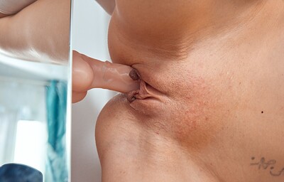 Olivia Trunk in Beauty Angels set Hottie rides a sex toy