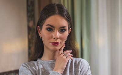 Liz Ocean in A Lovely Teen Princess from Fitting Room