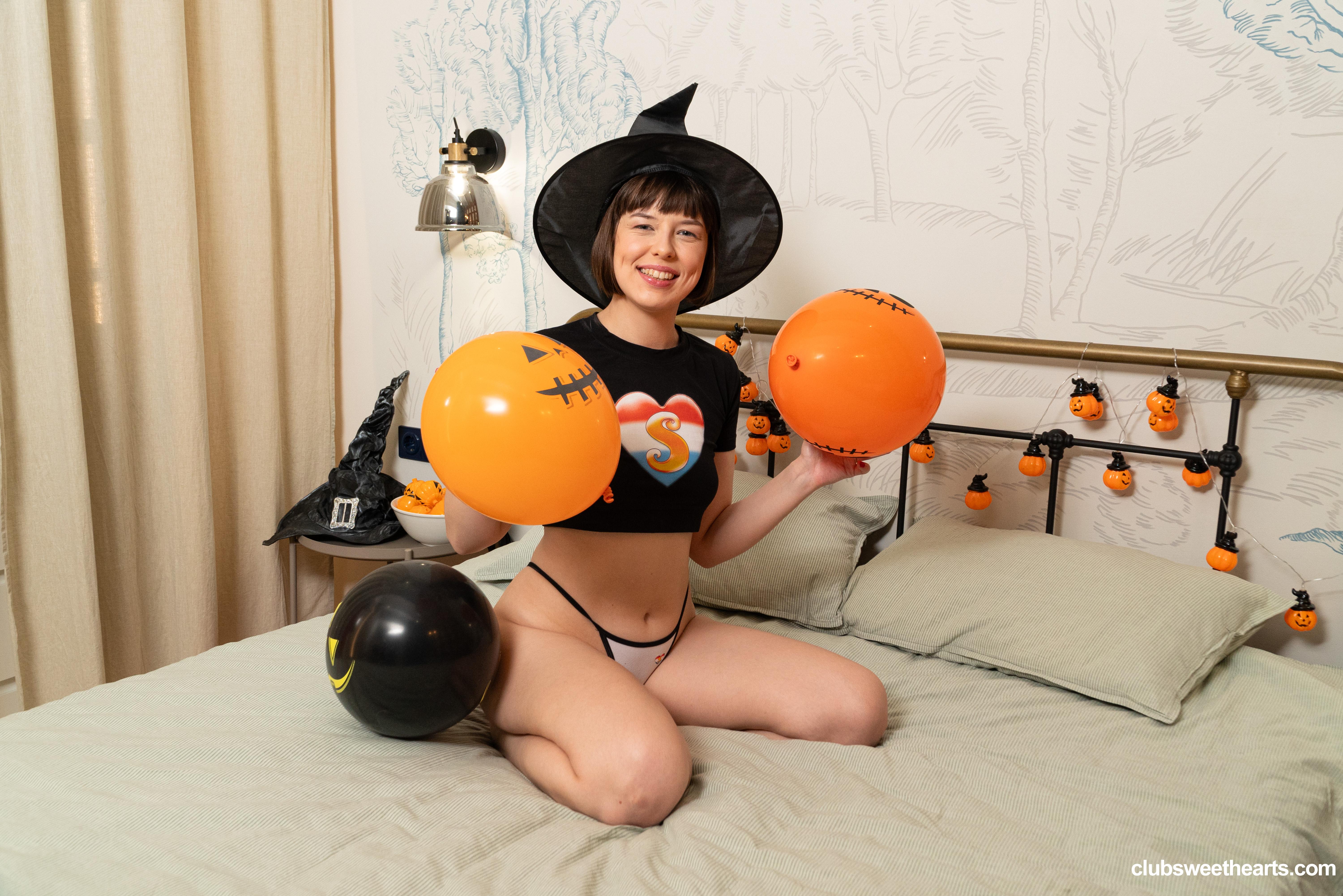 Sandy Cheeks in Club Sweethearts set Happy Halloween with Sandy Cheeks