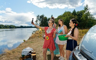 Candence Shanti and Alice Klay in End summer sirens 2/4 from Club Sweethearts