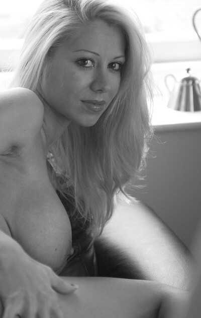 Petra in Girlfolio set Black and White Beauty