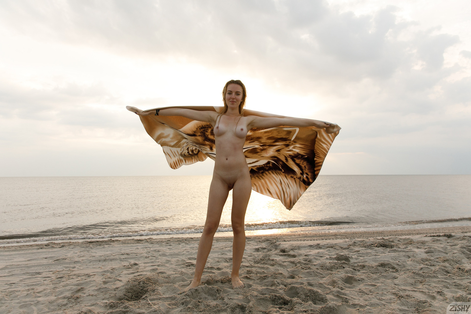 Sonya Buse in Zishy set Summer Saga 4
