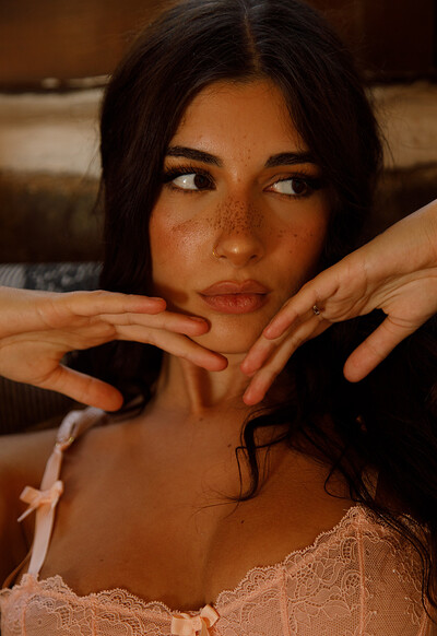 Sary Galmida in Zishy set Glamour Baby 1