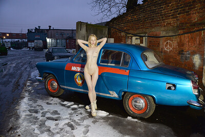 Lizzy in Nude In Russia set Oldtimer Volga Gaz 21