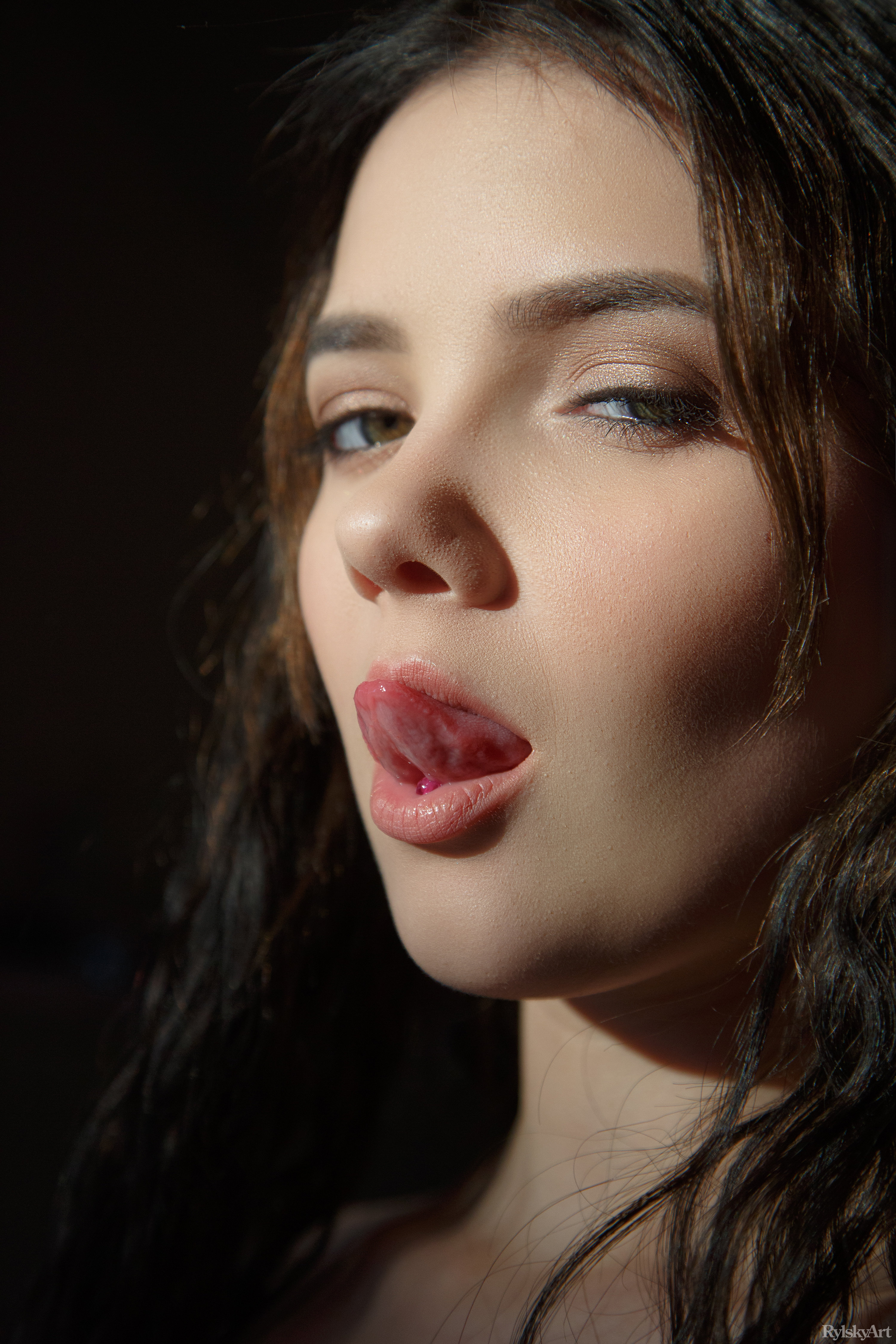 Chanel Fenn in Rylsky Art set Blancoste