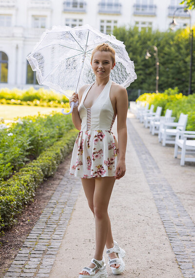 Avrora in Showy Beauty set Pleasant Walk