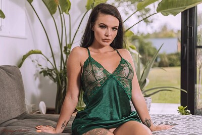 Sophie Marie in Hayleys Secrets set Emerald Beauty