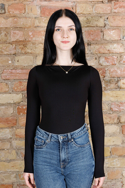Posy in Test Shoots set Casting