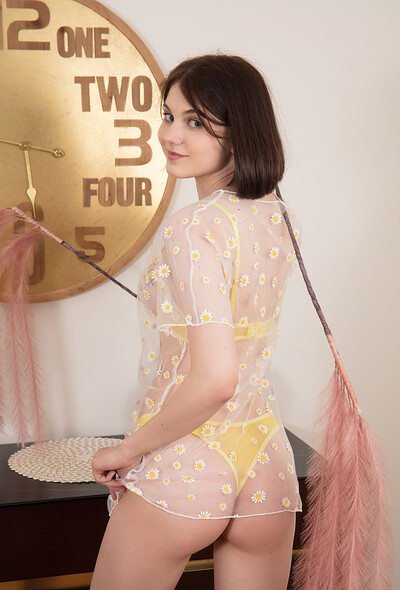 Sara Celeste in Metart set Daisy Darling