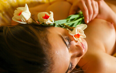 Neola Y in Stunning 18 set Neola Beautiful as a Flower