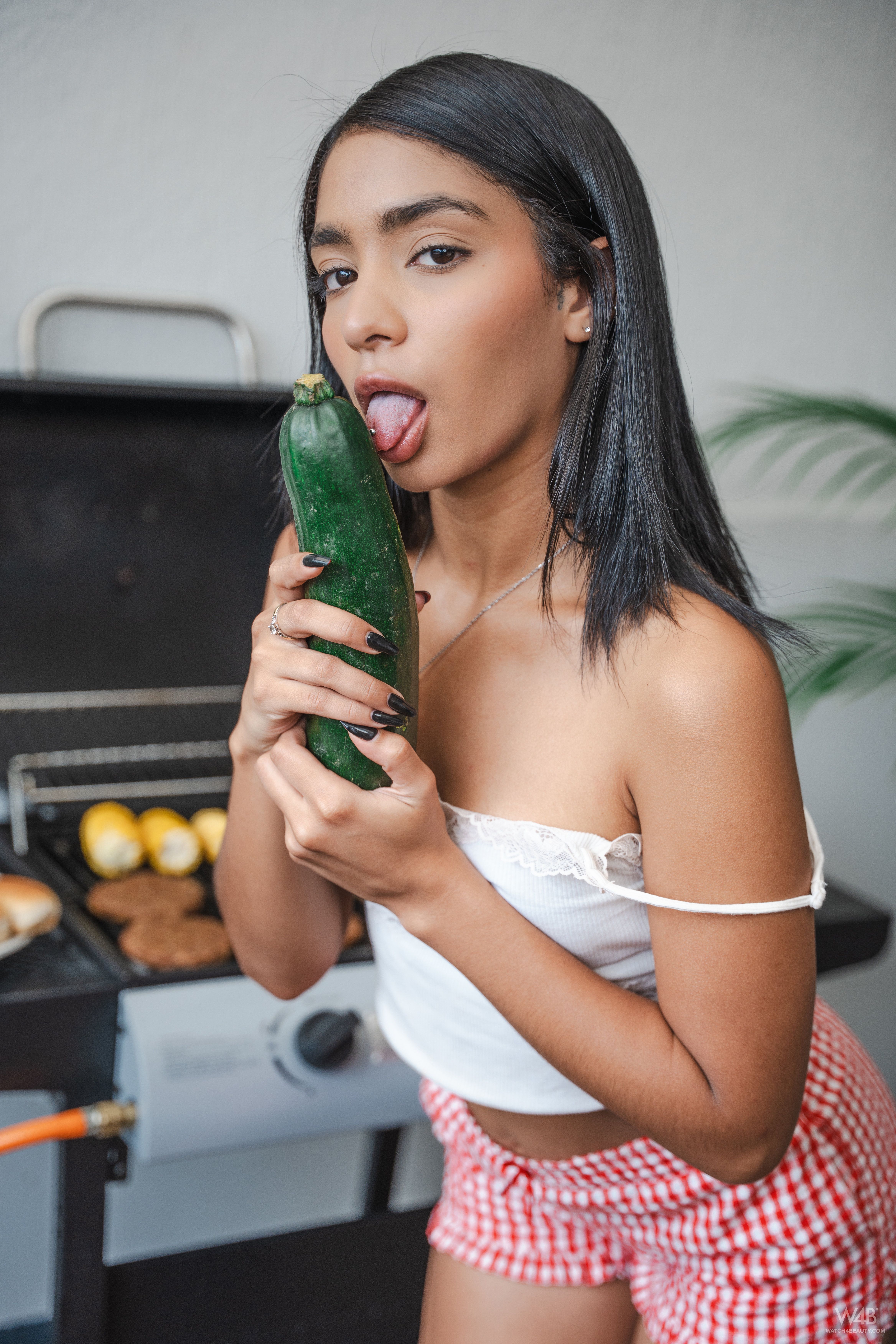 Why Effy in Watch 4 Beauty set My Private Grill