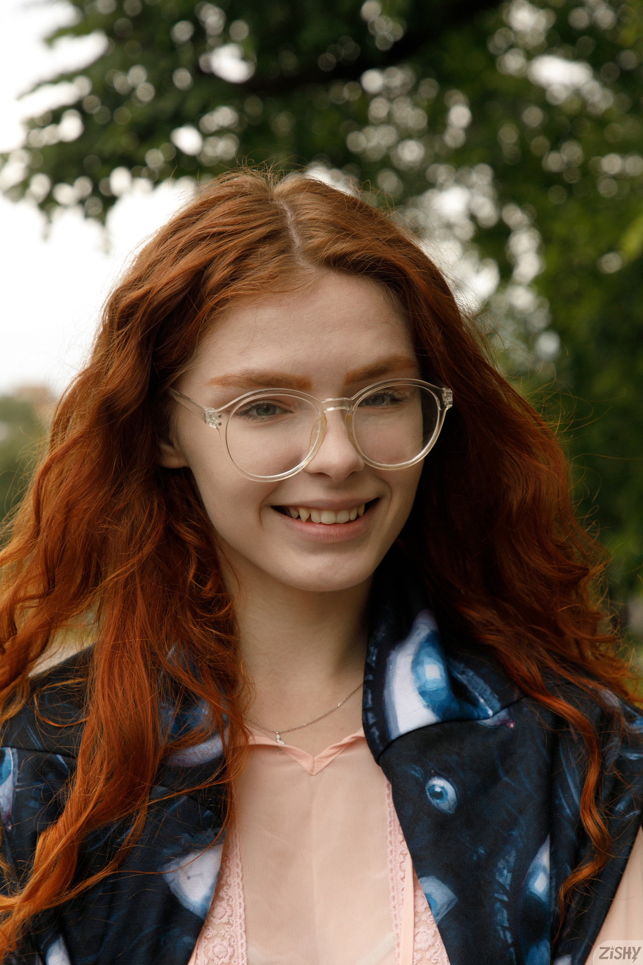 Kari Pitinova in Zishy set Spring Clean