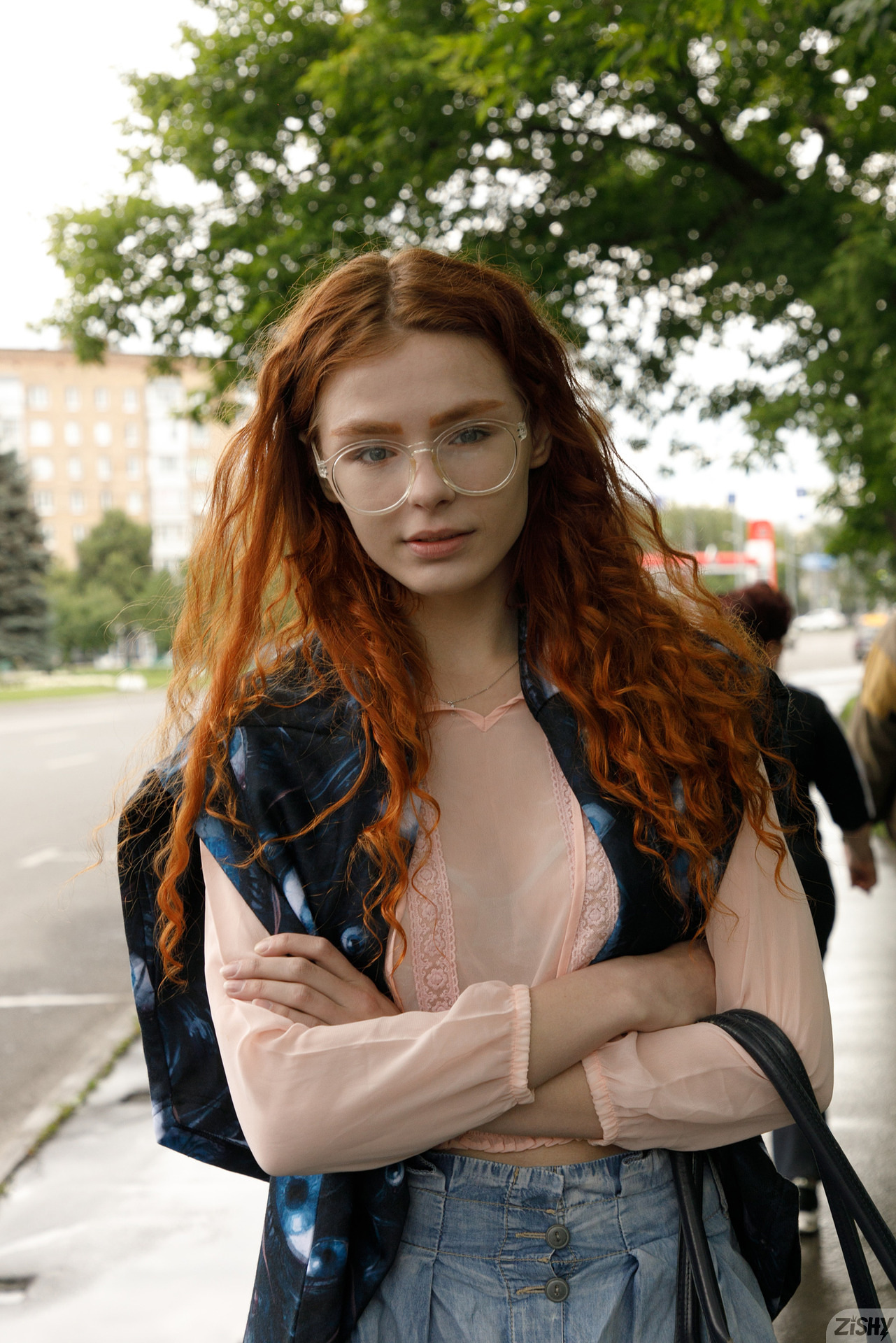 Kari Pitinova in Zishy set Spring Clean