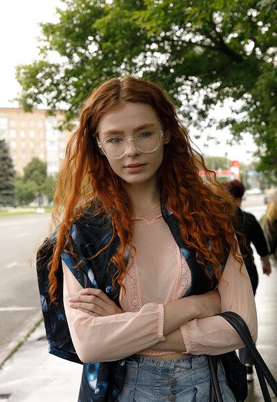 Kari Pitinova in Zishy set Spring Clean