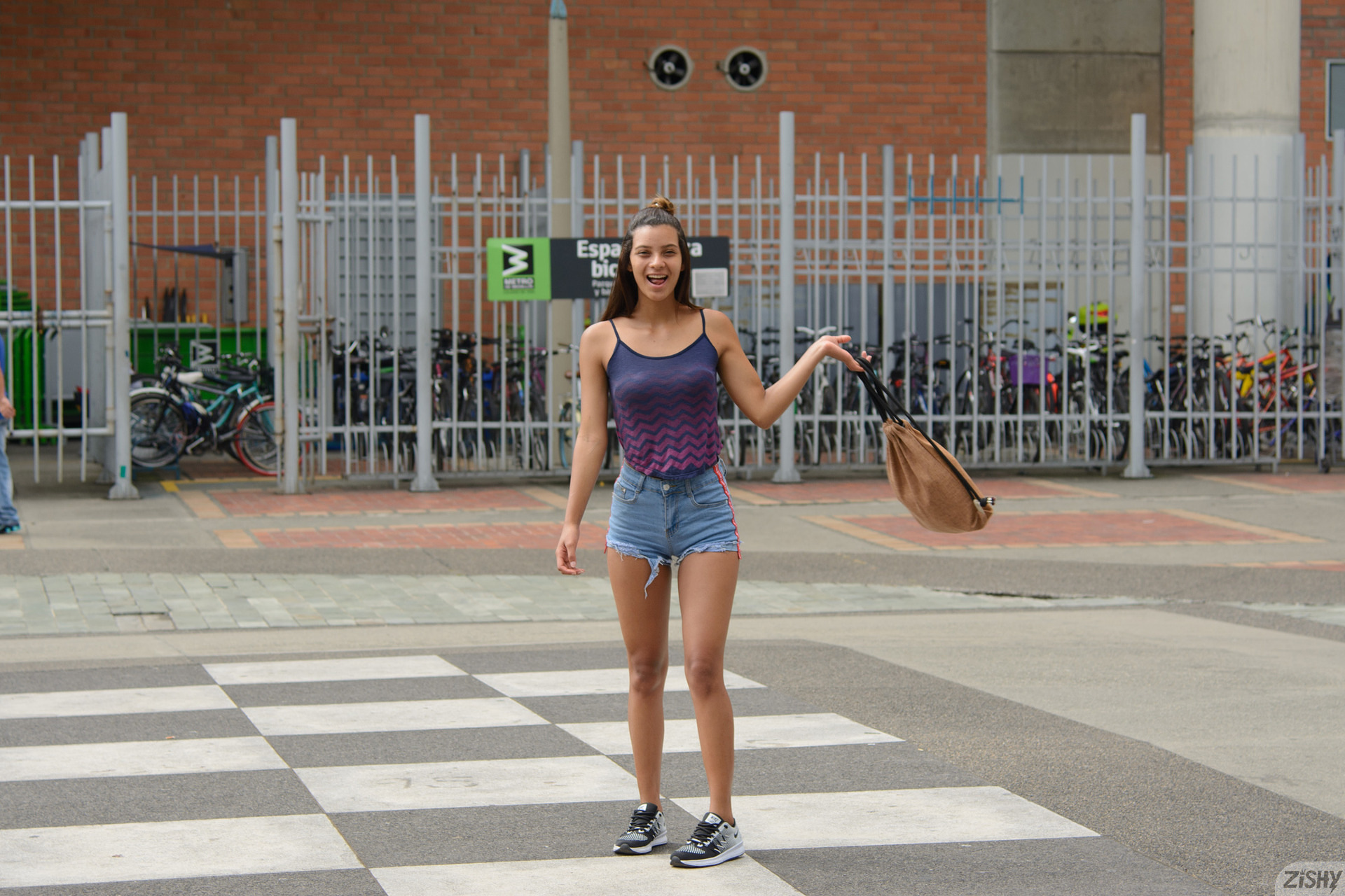 Tenaya Dauda in Zishy set Explore Colombia 1