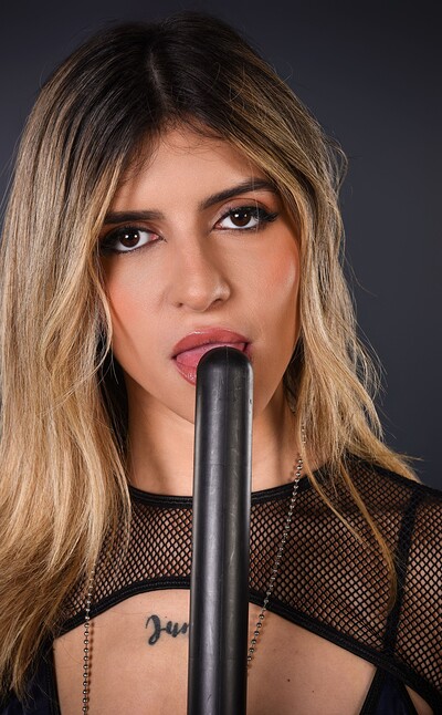 Serena Gomes in Unrestrained Detainment from Istripper
