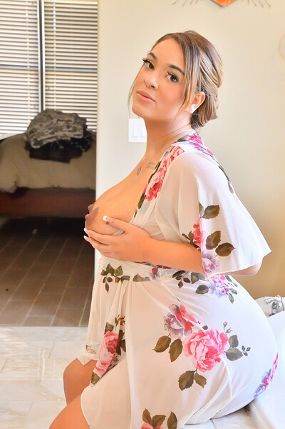Valerie in Tubside Temptation from FTV Milfs