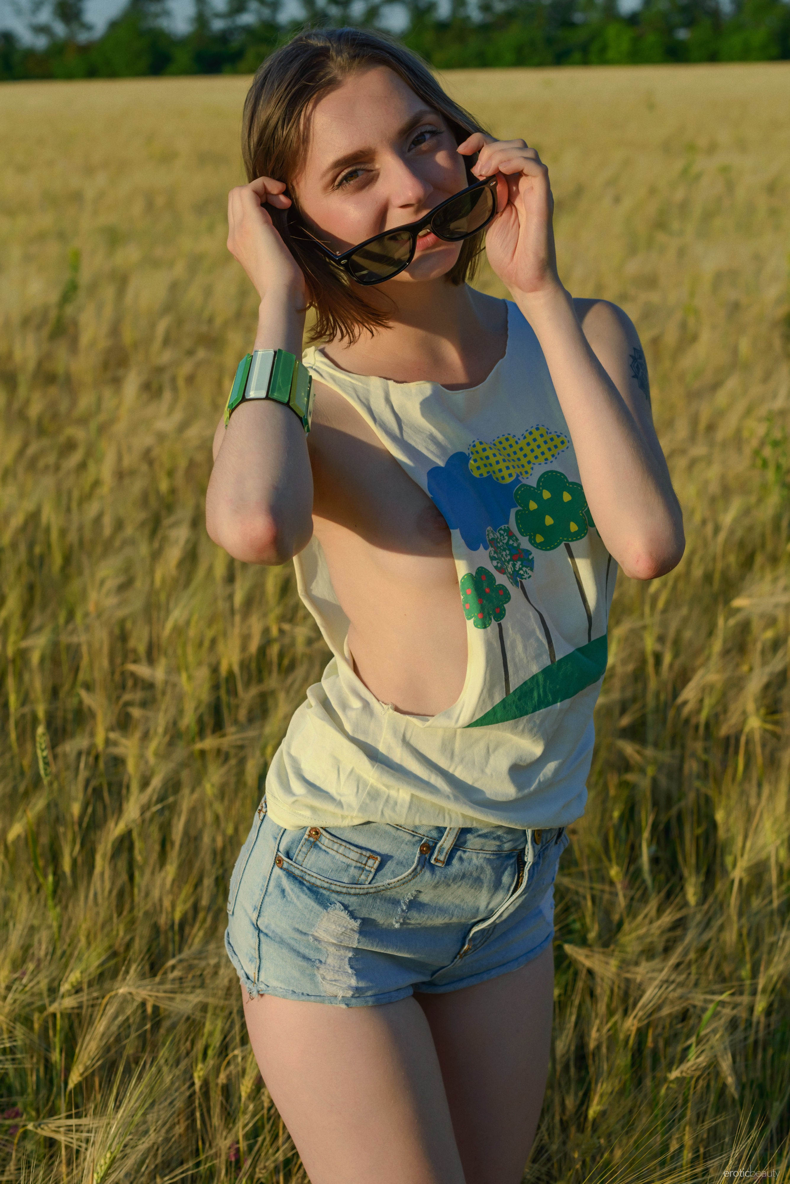 Zhy Zhy in Erotic Beauty set Harvest