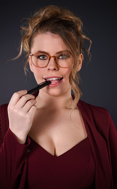 Samantha Joiner in Istripper set The Sexologist