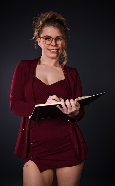 Samantha Joiner in The Sexologist from Istripper